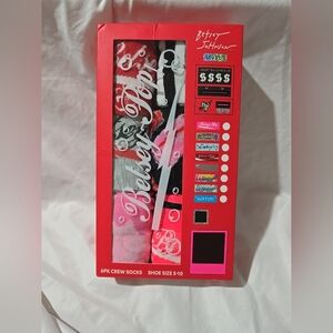 NIB Betsey Johnson “BETSEY POP” 6 Pk Women's Crew Socks Cola Vendo Machine Box